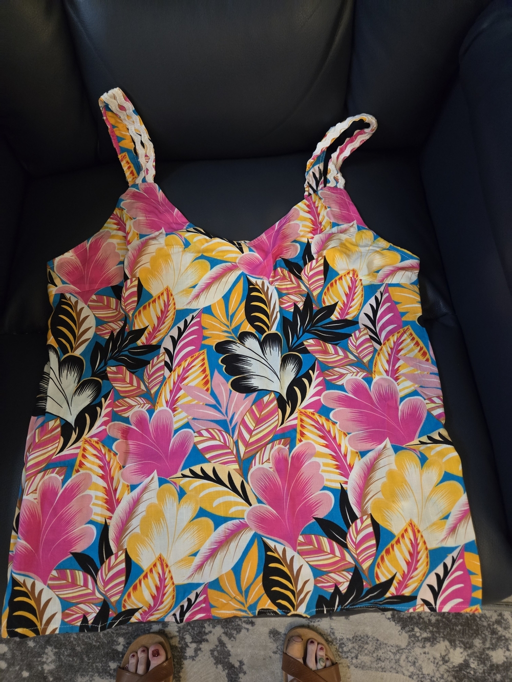Brand Women's Cupshe Radiate Positivity Floral Top Size S.